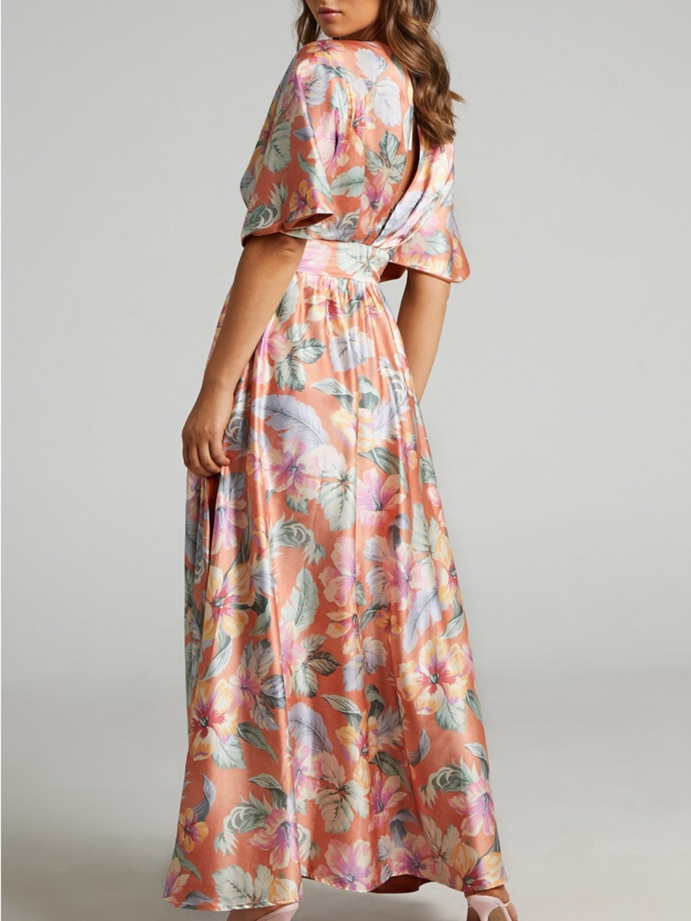 💋NWT showpo sophia plunge neck bat wing sleeve maxi dress in multi floral - Picture 2 of 14